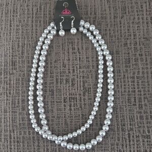 Paparazzi Silver Pearl Necklace Set